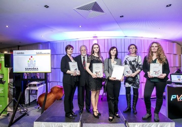 Hrdé členky AČTO při předání certifikace