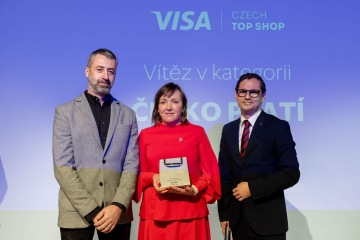 V kategorii Česko platí kartou porota přiřadila prodejně českých vánočních ozdob Koulier.